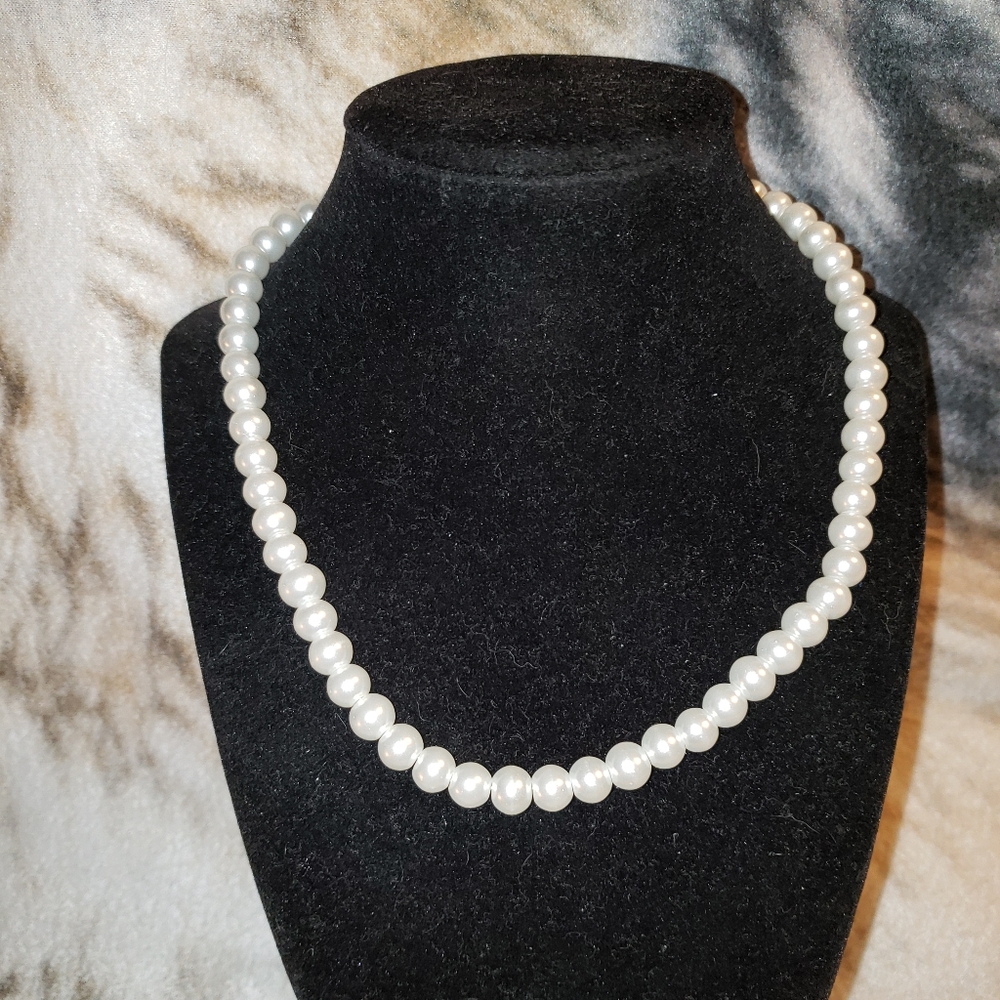 Pretty Pearl Necklace